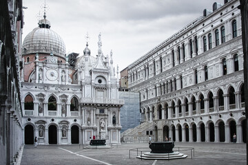 Fototapeta na wymiar Palazzo Ducale or the Doge's Palace in Venice Italy on a gray, overcast afternoon.