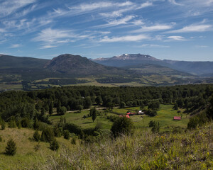 Paisaje de casa en el valle.