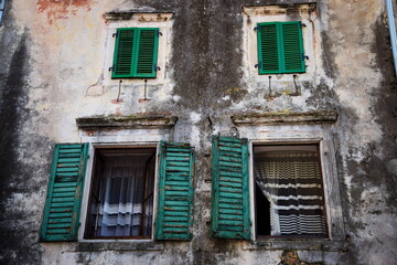 Fototapeta na wymiar Green windows in old building. 