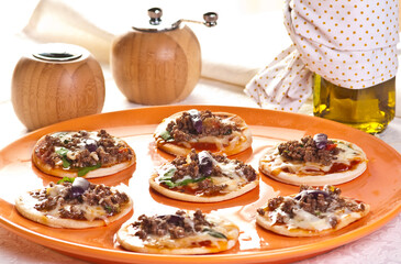 mini pizza de aperitivo