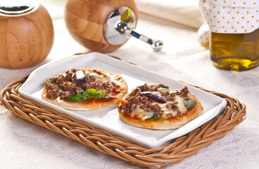 mini pizza de aperitivo