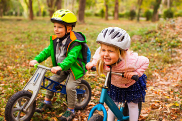 Naklejka premium Fearless and active girl on a balance bike