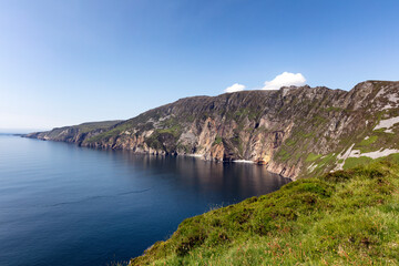 Fototapeta na wymiar Coastline of the southwestern edge of Ireland in Clare county
