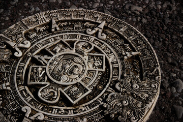 Antiguo calendario maya closeup - obrazy, fototapety, plakaty