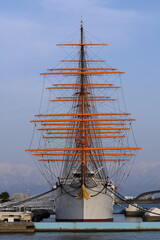 港に停泊する船