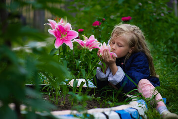 blonde girl portrait outdoor, selective focus