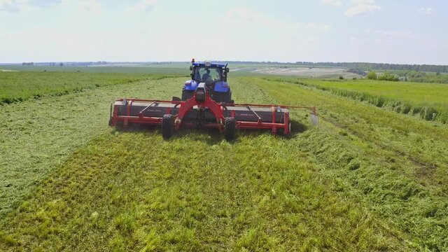 the belt swather places the swaths. belt merger