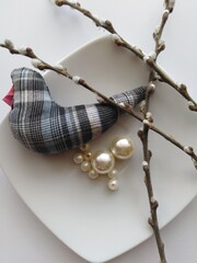 Fototapeta premium pearls textile bird willow branches