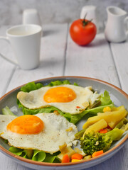 vegetable soup with eggs and bacon