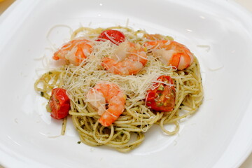 pasta with tomatoes and shrimp