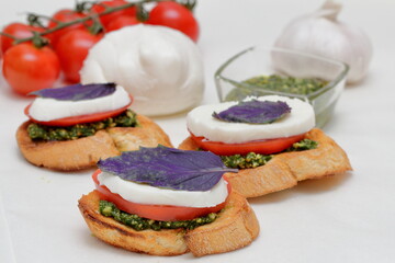 bruschetta with tomato and basil
