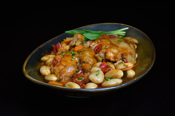 Goulash from pettitoes with white beans and wild garlic