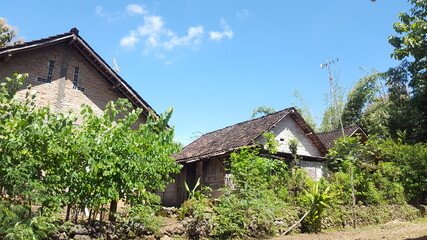 Fototapeta na wymiar old house with blue sky background