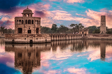 Obraz premium Hiran Minar, Sheikhupura This is an old Mughal Architecture.