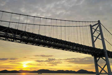 香川県坂出市　夕暮れの瀬戸大橋
