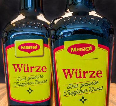 Rastatt, Deutschland - 24 M&auml;rz 2021 Ansicht der Originalflasche, Maggi W&uuml;rze (Fokus auf der vorderen Rechte Flasche)
