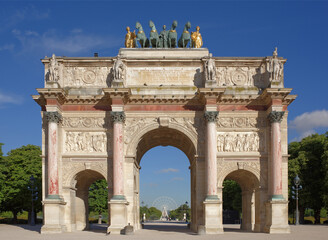 Fototapeta na wymiar Arc de Triomphe at the Place du Carrousel