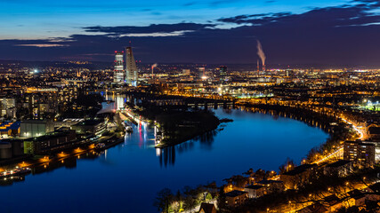 Fototapeta na wymiar night view of the city of Basel