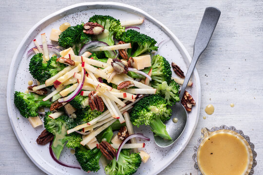 Broccoli And Apple Salad With Tangy Vinaigrette