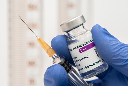 Original Impfampullen mit Impfstoff gegen Covid-19 Pandemie