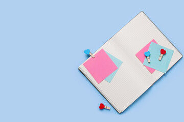 notepad notes for notes on a blue background 
