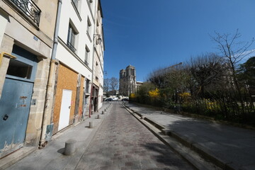 A store closed in Paris due the coronavirus pandemic at the end of march 2021.