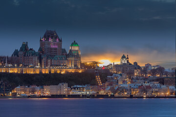 Fototapeta na wymiar Sunset over the city of Quebec