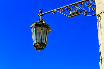 Fototapeta na wymiar Traditional street lamp lantern in Lisbon