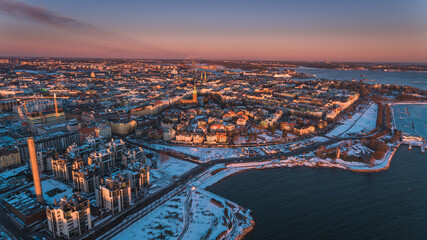 Obraz premium Aerial shot of Helsinki in deep mid-winter sunset.