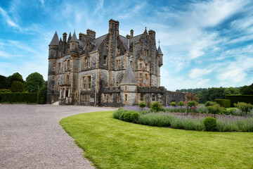 Obraz premium Restored castle in Southern Ireland during summer time