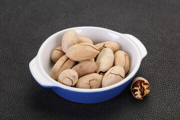 Pecan nuts heap
