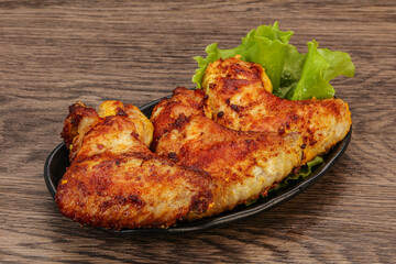 Roasted chicken wings with spices