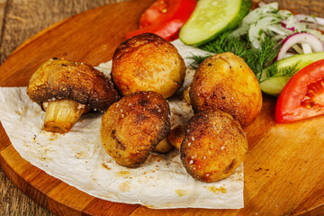 Grilled champignon with fresh vegetables