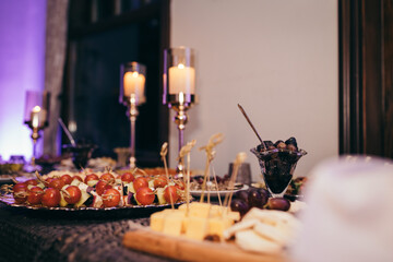 A cake sitting on top of a table
