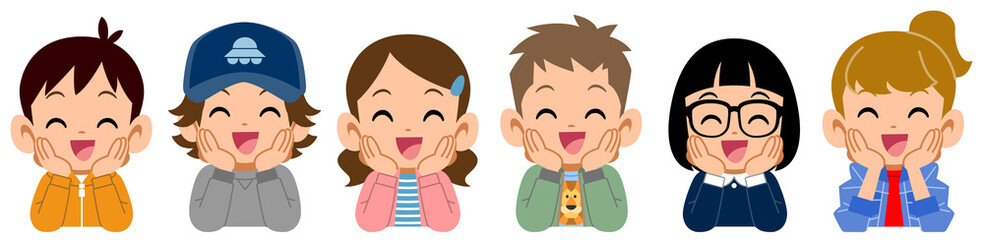 頬杖をつく子どもたちの笑顔
