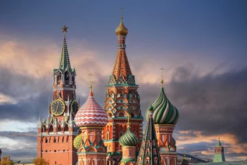 Foto op Plexiglas St. Basil’s Cathedral and Spassky Tower on Red Square in Moscow. Orthodox church and architectural masterpieces of Moscow. Most famous sights of Russia. Life before pandemic COVID-19 © Alexeiy