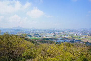 Fototapeta na wymiar 春の里山　讃岐平野(香川県三木町から高松市街方面を望む)