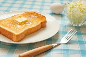 Breakfast bread. Toast and melting butter. 朝食の食パン。トーストととろけるバター