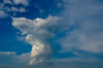Fototapeta na wymiar Cumulus clouds in a blue sky.