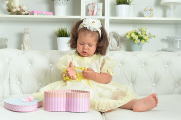 Obraz na płótnie Canvas cute little baby girl with gift box