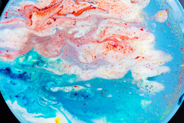 Le fond est en acrylique bleu doux avec du rose et des étincelles. Texture de marbre coloré. Marbre liquide fluide. Image d& 39 art. Créativité d& 39 avant-garde.