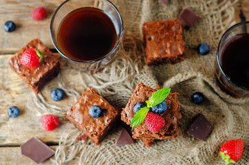 Obraz na płótnie Canvas Chocolate brownie with berries and mint leaves