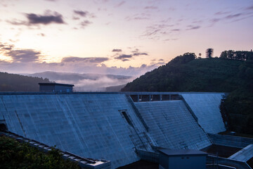 下川町サンルダムの夜明け前の風景
