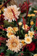 elegant wedding decorations made of natural flowers