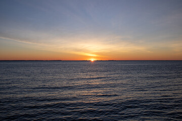 Fototapeta na wymiar Sunrise on bay