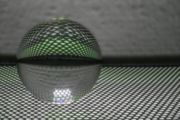 Lochblech mit Glaskugel beleuchtet