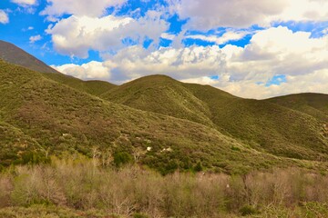 Fototapeta premium Beautiful Hiking Trail On a Sunny Day with Mountains and Clouds