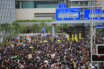 Obraz premium crowd of people in hong kong, protesters in 2019, kowloon