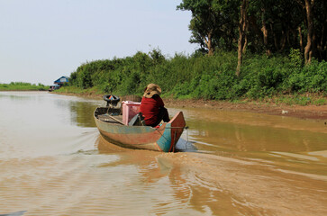 Fototapeta na wymiar Fisherman in the Tonle Sap lake, Cambodia