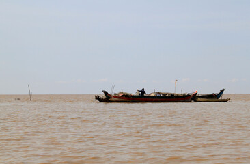 Obraz premium Fishing boats in Tonle Sap lake, Cambodia
